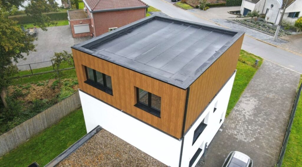 Mise en œuvre d’une étanchéité EPDM sur toiture plate à Mons