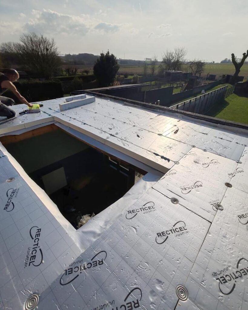 Rénovation et isolation d’un toit plat à Mouscron