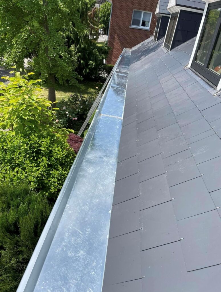 Travaux de zinguerie et installation de gouttières sur toiture à Charleroi